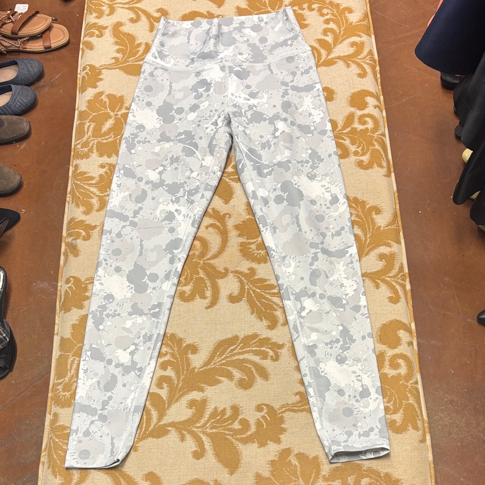 Stylish Gray Patterned Leggings